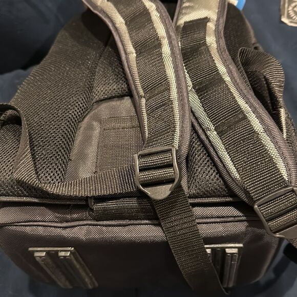 NWT-SONY CAMERA CASE - Picture 5 of 7